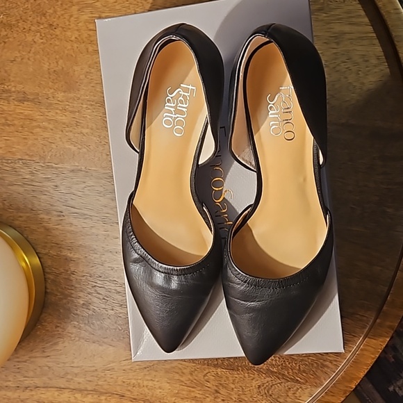 Franco Sarto black leather wedge pumps, size 9 - Picture 3 of 5